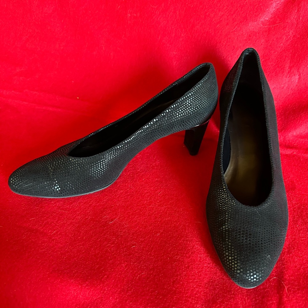 Vaneli black leather textured pump.  Size 10